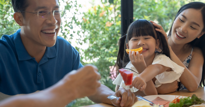 Why it’s OK to Let Kids Make a Mess at Mealtimes and What You Can Do to Manage it