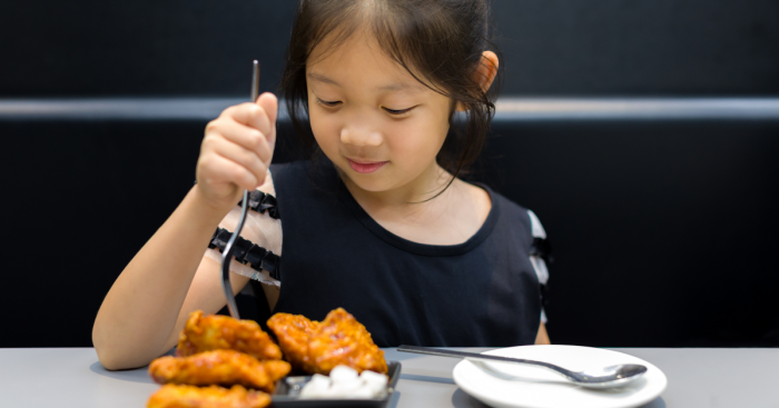 Why it’s OK to Let Kids Make a Mess at Mealtimes and What You Can Do to Manage it